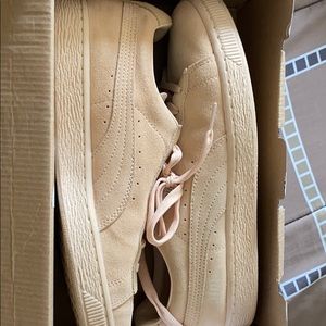 Suede classic tonal 9.5 men’s